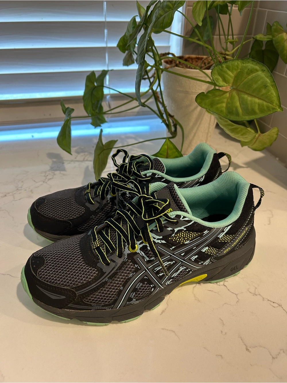 Asics Women’s Black & Teal Lace-Up Athletic Running Shoes